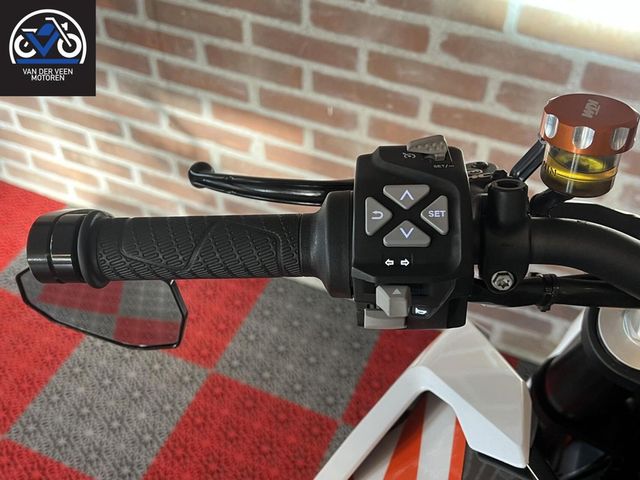 ktm - 1290-super-duke-r