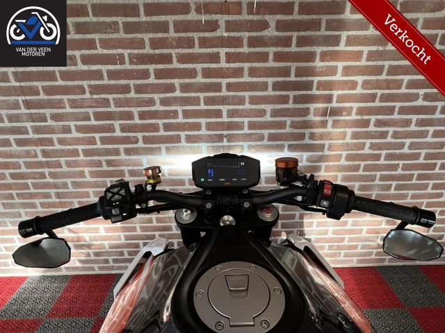 ktm - 1290-super-duke-r