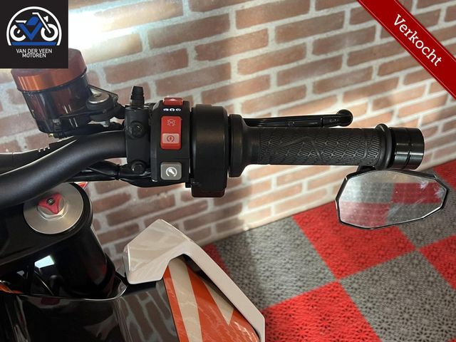 ktm - 1290-super-duke-r