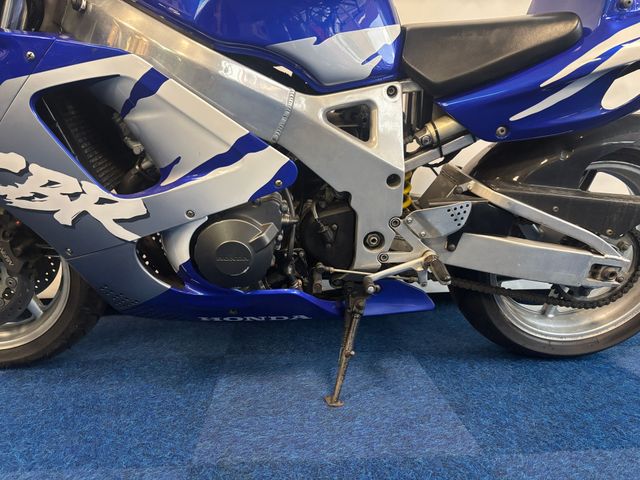 honda - cbr-900-rr-fireblade