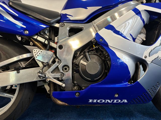 honda - cbr-900-rr-fireblade