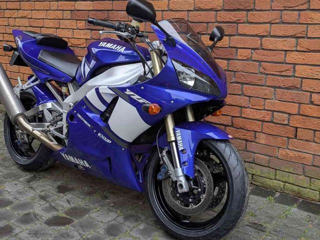 yamaha - r1