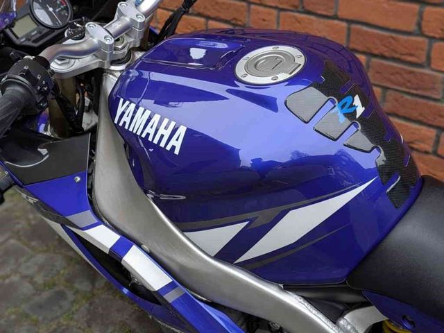 yamaha - r1