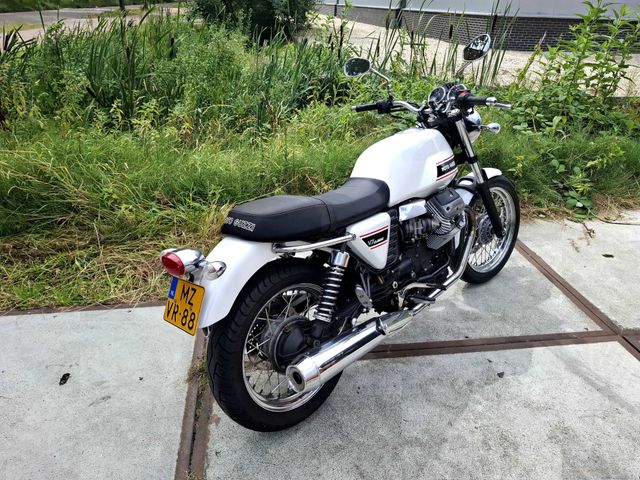 moto-guzzi - v-7-classic