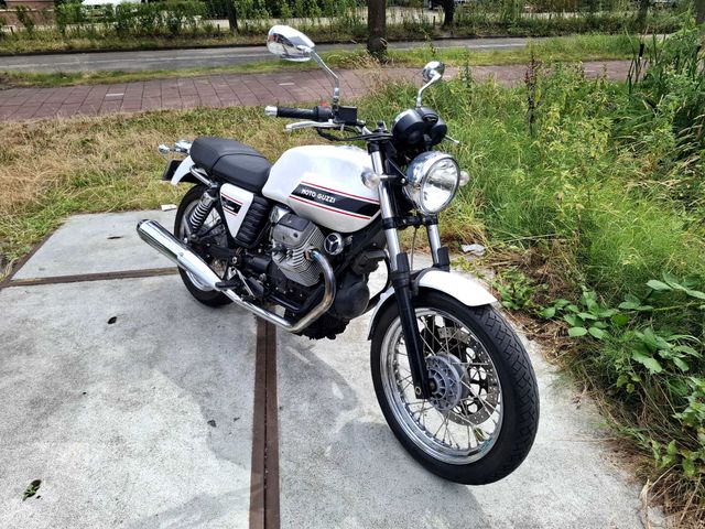 moto-guzzi - v-7-classic
