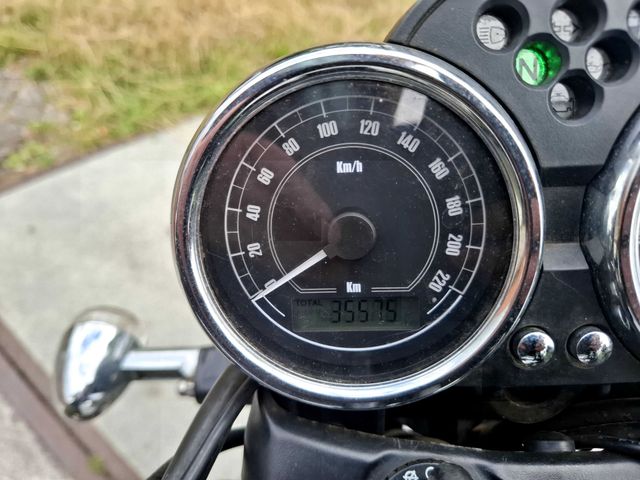 moto-guzzi - v-7-classic