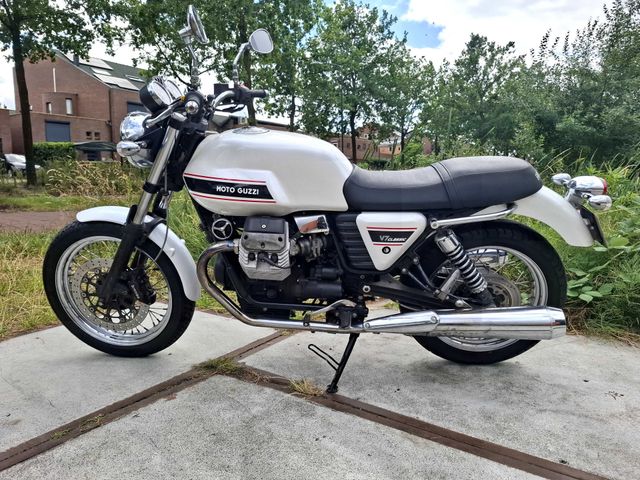moto-guzzi - v-7-classic