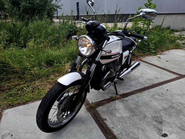 moto-guzzi - v-7-classic