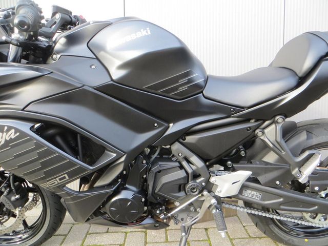 kawasaki - ninja-650