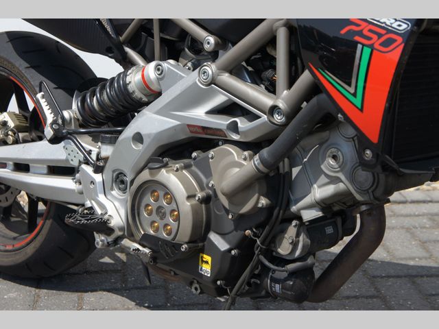 aprilia - dorsoduro-750