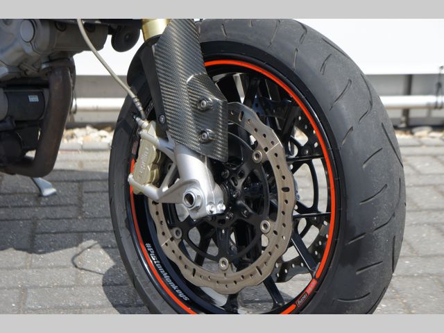 aprilia - dorsoduro-750