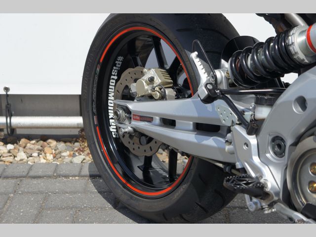 aprilia - dorsoduro-750