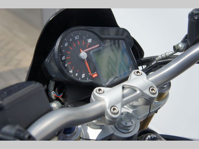 aprilia - dorsoduro-750
