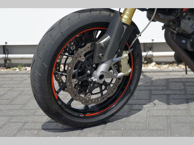 aprilia - dorsoduro-750