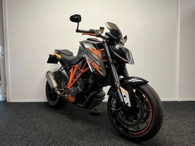 ktm - 1290-super-duke-r