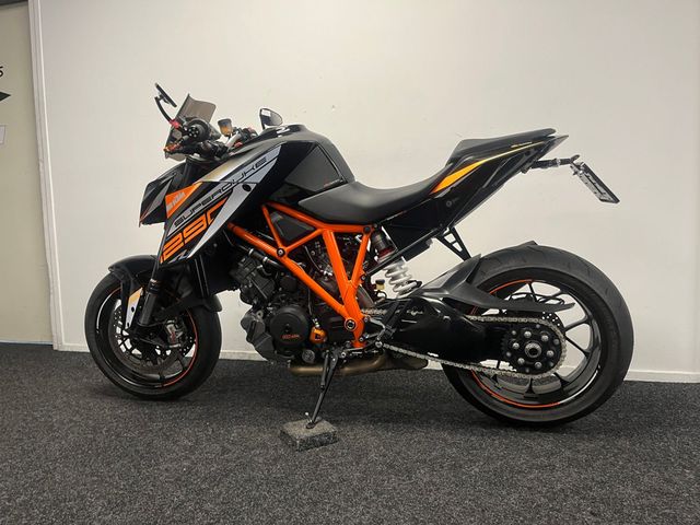 ktm - 1290-super-duke-r