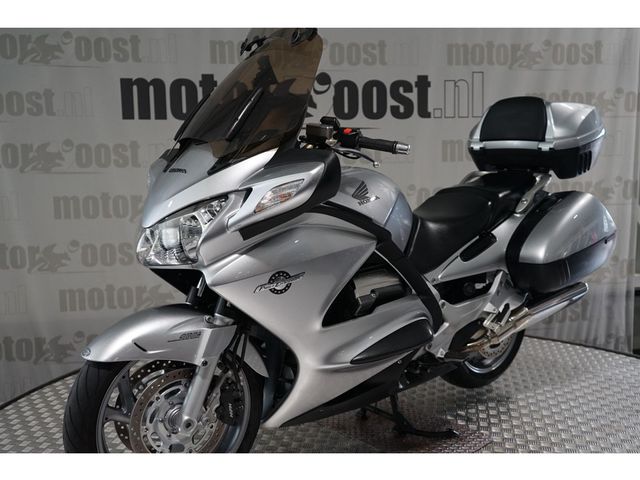 honda - st-1300-pan-european