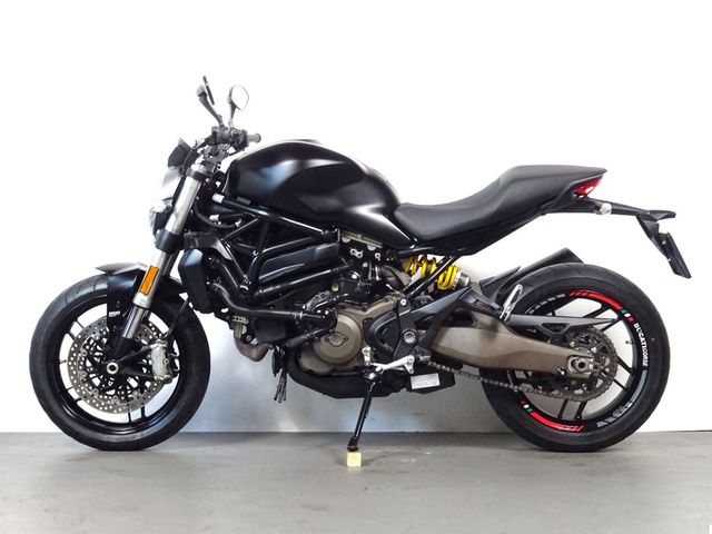 ducati - monster-821-dark