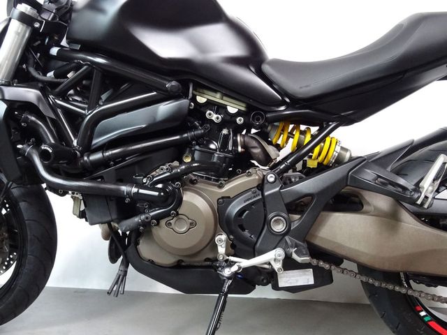 ducati - monster-821-dark