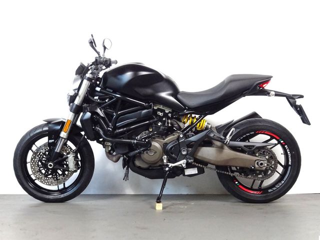 ducati - monster-821-dark