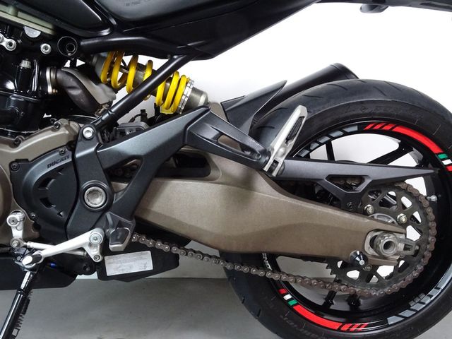 ducati - monster-821-dark