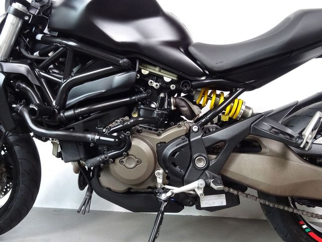 ducati - monster-821-dark