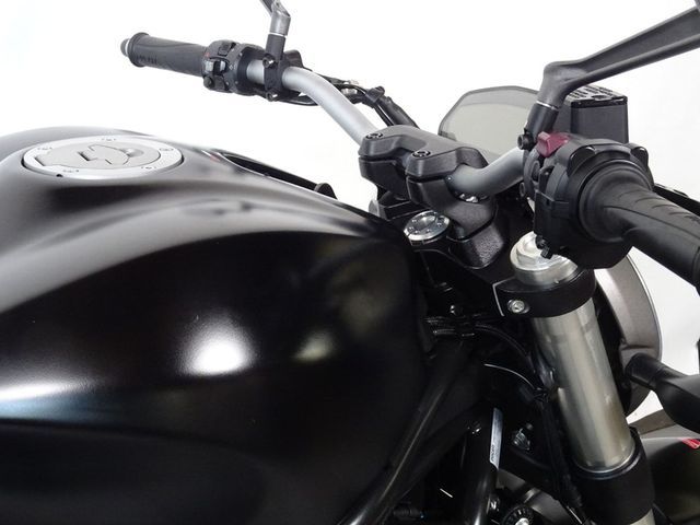 ducati - monster-821-dark