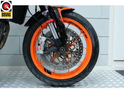 KTM 890 DUKE R – foto 2
