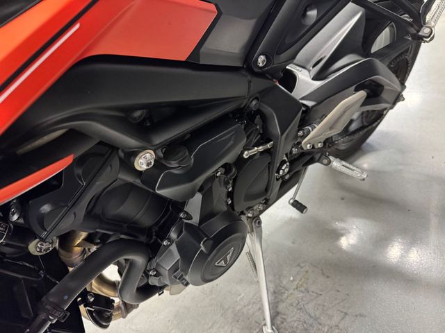 triumph - street-triple-r