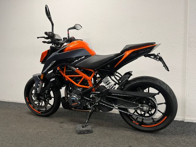 ktm - 390-duke