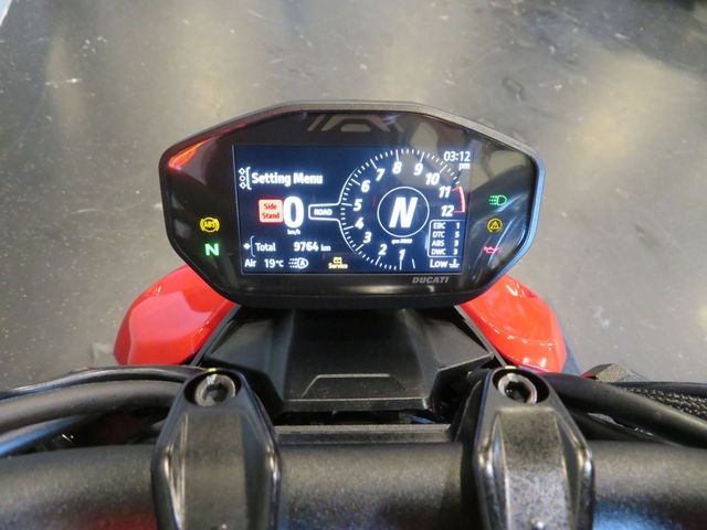 ducati - streetfighter-v2