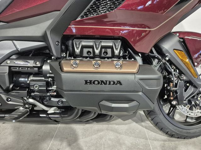 honda - gl-1800-goldwing-tour