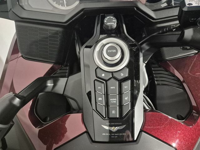 honda - gl-1800-goldwing-tour