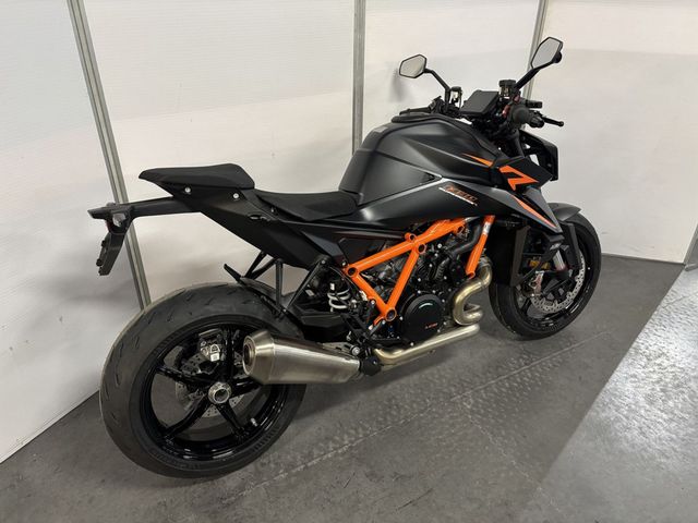 ktm - 1390-super-duke-r-evo