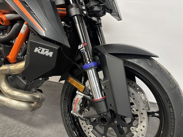 ktm - 1390-super-duke-r-evo