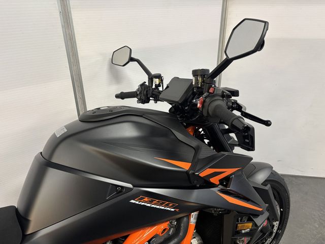 ktm - 1390-super-duke-r-evo
