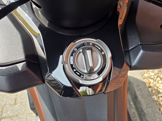 kymco - ak-550