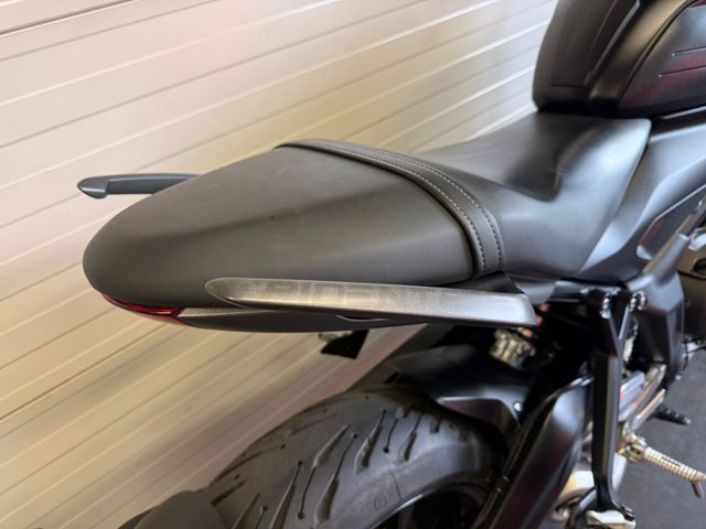 triumph - trident-660