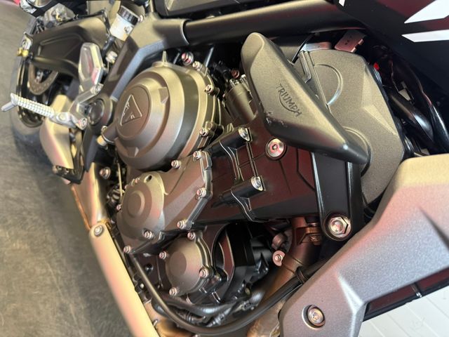 triumph - trident-660