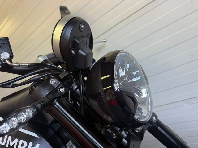 triumph - trident-660