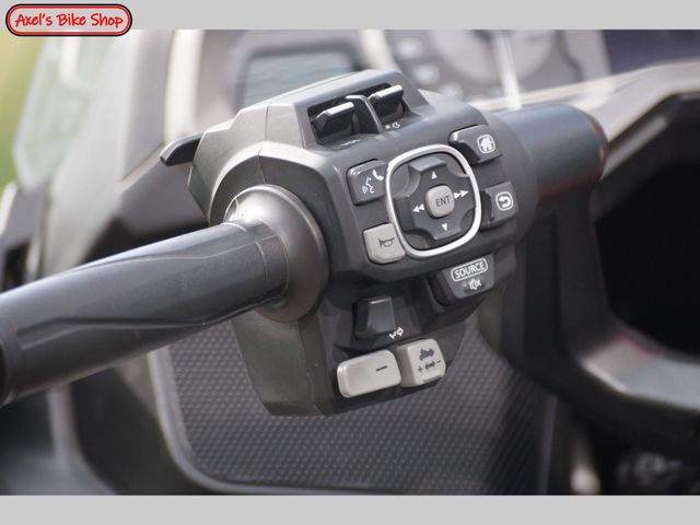 honda - gl-1800-goldwing-bagger-dct
