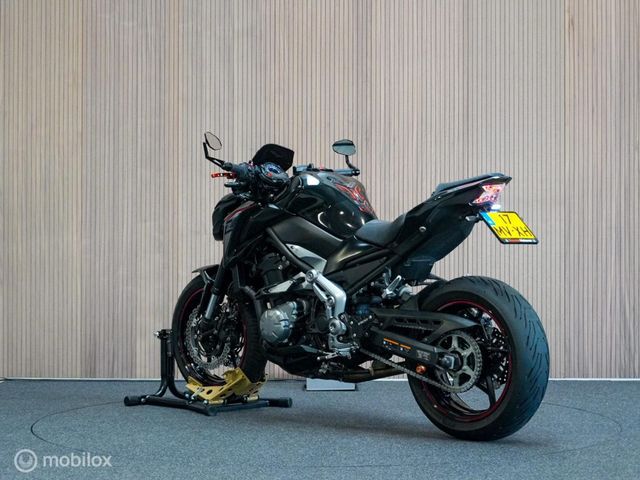kawasaki - z900
