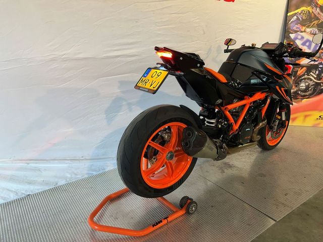 ktm - 1290-super-duke-r