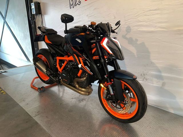 ktm - 1290-super-duke-r