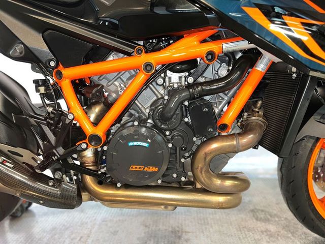 ktm - 1290-super-duke-r