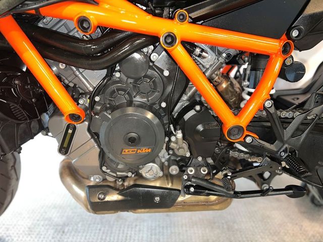 ktm - 1290-super-duke-r
