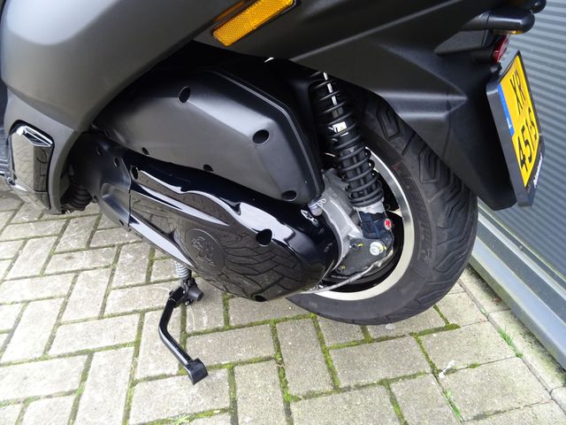 peugeot - metropolis-400