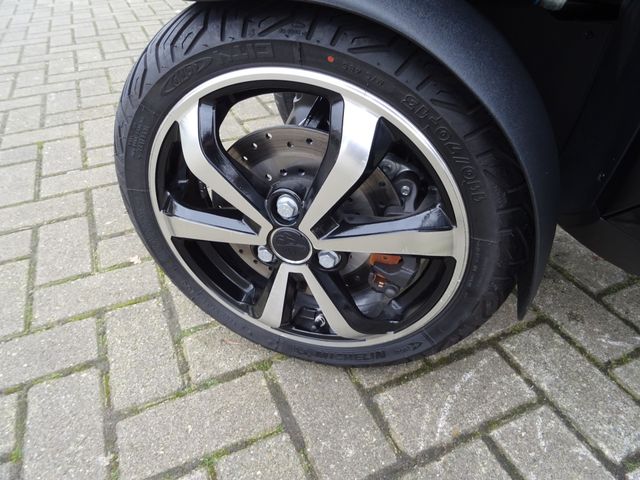 peugeot - metropolis-400