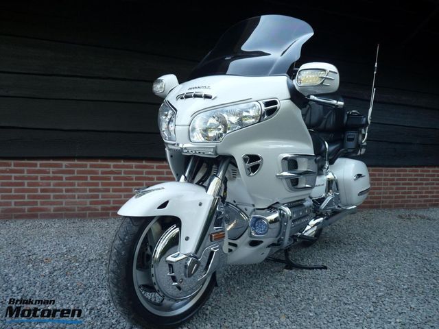 honda - gl-1800-goldwing-c-abs