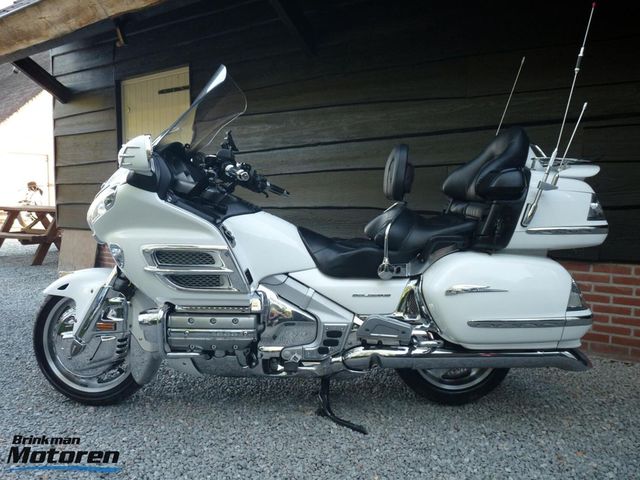 honda - gl-1800-goldwing-c-abs